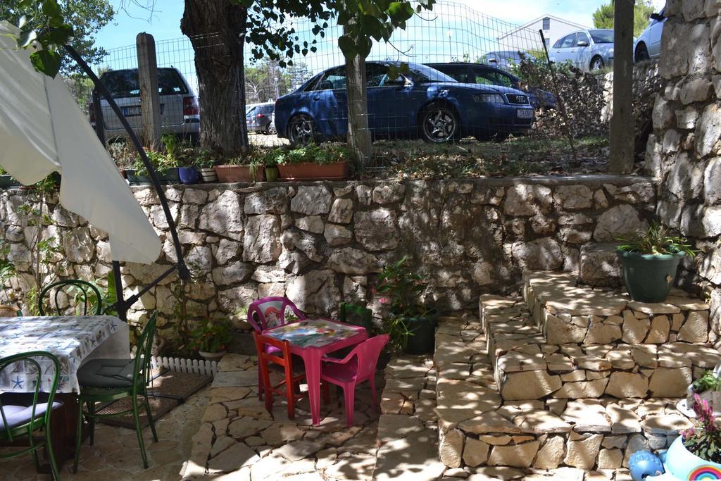 Apartmani Jenny i Tania Lopar Bagian luar foto