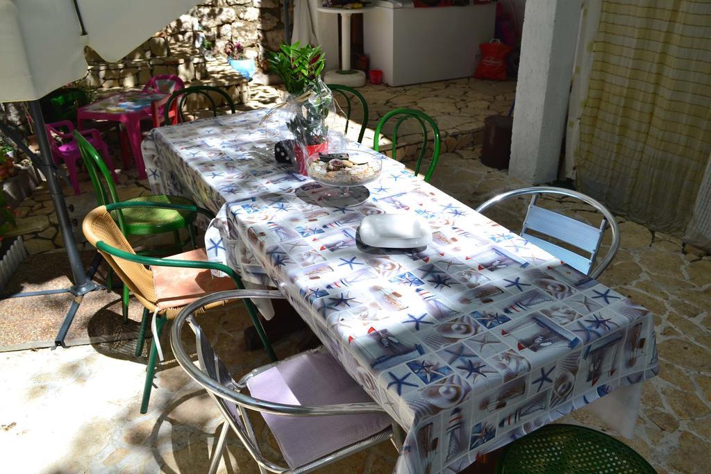 Apartmani Jenny i Tania Lopar Bagian luar foto