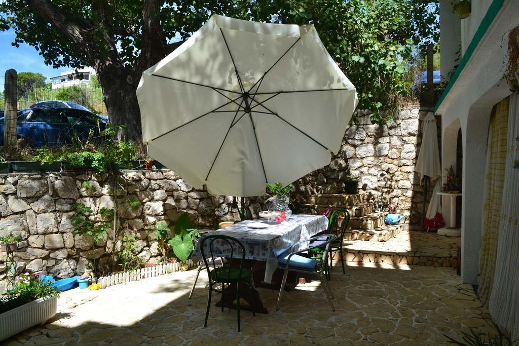 Apartmani Jenny i Tania Lopar Bagian luar foto