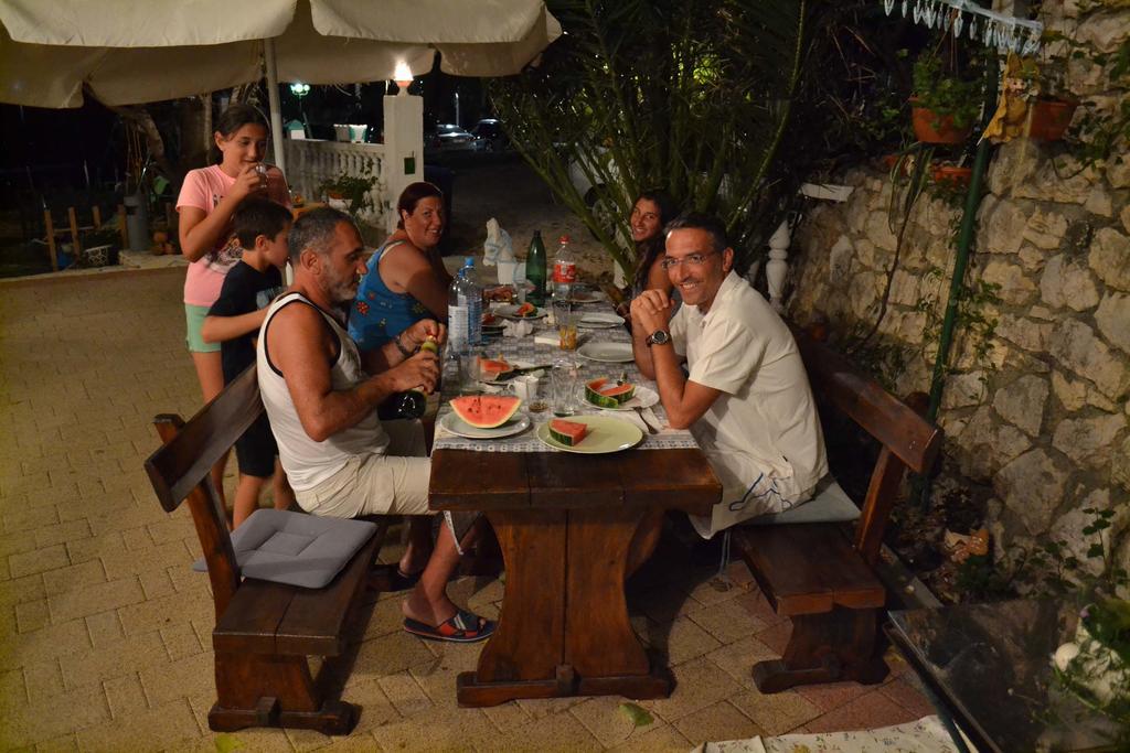 Apartmani Jenny i Tania Lopar Bagian luar foto