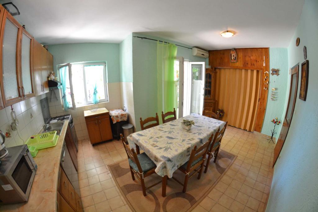 Apartmani Jenny i Tania Lopar Bagian luar foto
