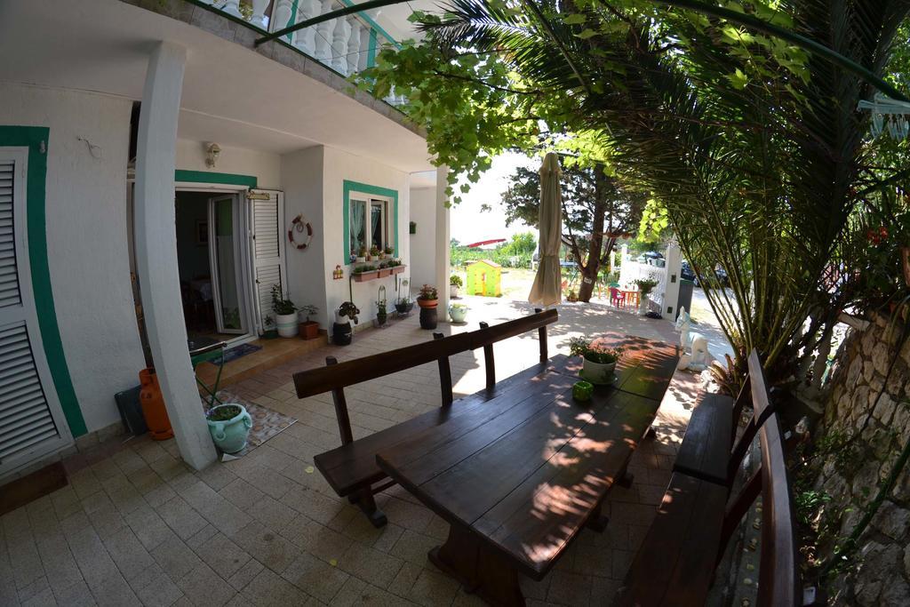 Apartmani Jenny i Tania Lopar Bagian luar foto