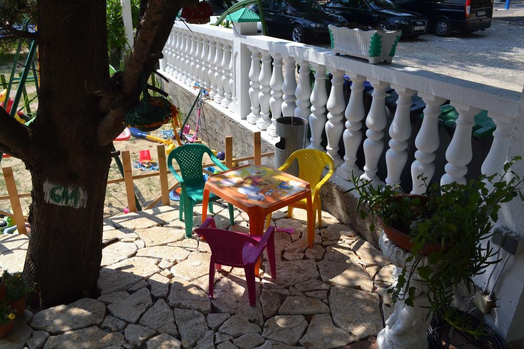 Apartmani Jenny i Tania Lopar Bagian luar foto